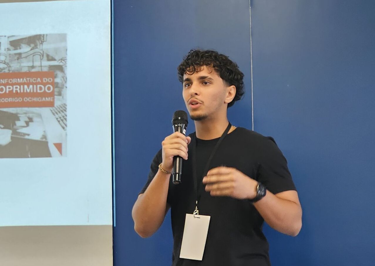 Tecnologias mediadas por Inteligência Artificial e seus possíveis impactos na democracia